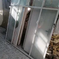 کابینت فلزی با درهای ام دی اف و پنجره