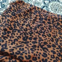 قواره پارچه ی پلنگی حریر|لباس|بانه, |دیوار