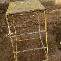 چهار پایه فلزی