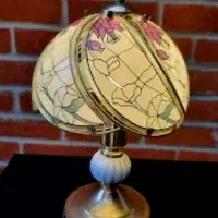 چراغ خواب|چراغ خواب و آباژور|اصفهان, حصه شمالی|دیوار