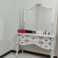 میز آرایش سفید