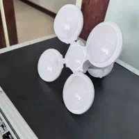 تعداد زیادی لامپ پرنور