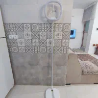 رینگ لایت  ایستاده جهت تولید محتوا نیازمند تعمیر