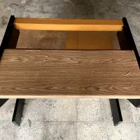 میز تحریر و کامپیوتر