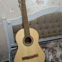 گیتار Doris نیمه حرفه ای