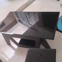 جلو مبلی وسه عدد عسلی شیشه ای