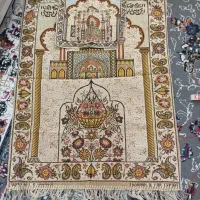 دو عدد سجاده با جانماز.  ویک جفت رو بدرستی