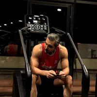 مربی بدنسازی و حرکات اصلاحی