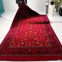 فرش کلاسیک زمینه قرمز لاکی