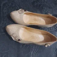 کفش|کیف، کفش، کمربند|کرباسک, |دیوار