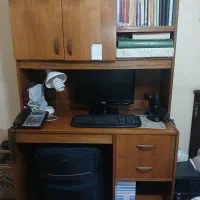 میز کامپیوتر و کتابخانه ی زیبا