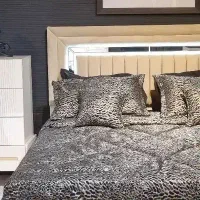 خانم مسئول پیگیری و هماهنگی