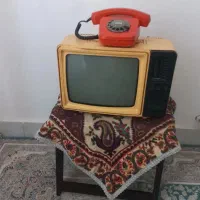 تلویزیون قدیمی و رادیو و ضبط و تلفن