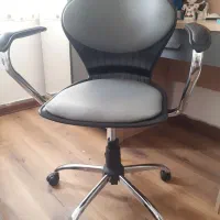 صندلی اداری و میز تحریر