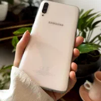 گوشیA70 به شرط سلامت کامل
