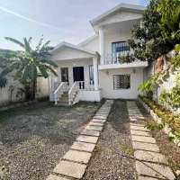 ویلا-باغ-نیم-پیلوت-نقلی-نما-رومی-حیاط-سنگ-فرش-شده