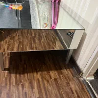 میز کنار سالنی و جلو مبلی