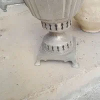 سماور زغالی خ‌خ قدیمی با یک شمشیر قدمت بالا