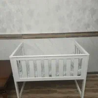 تخت کنار مادر