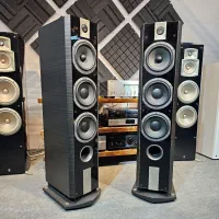 استند فرانسوی فوکال FOCAL Chorus 826v