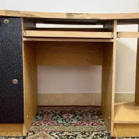میز تحریر و کامپیوتر