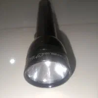 چراغ قوه فقط باطریش تموم شده باطری میخاد نو هستش|کوهنوردی و کمپینگ|اهواز, کیان اباد|دیوار