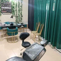 میزناخن به همراه دوعدد صندلی وپرده|آرایشگاه و سالنهای زیبایی|شاندیز, |دیوار