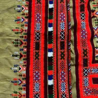 دوزنده لباس تپه‌ای وپر چرخ دست جوکی