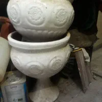 گلدان پایه بلند لاله سفید برای سالن وتالار.