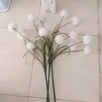 سه شاخه گل و گلدان نو