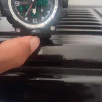 ساعت دو موتوره.