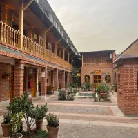 نظافتچی و نیروی خانه داری برای هتل سنتی