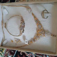 دستبند و سینه ریز