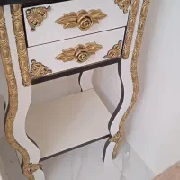 میز تلفن و گلدان