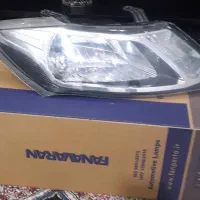 یک جفت چراغ جلوی ساینا