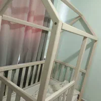 تخت چوبی نوزاد طرح کلبه سفارشی|تخت و صندلی بچه|تهران, زرگنده|دیوار