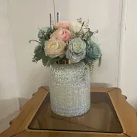 گلدان شیشه ای به همراه گل