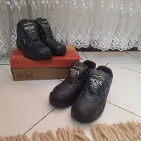 دو جفت کفش ایمنی نو