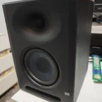 یک جفت بلندگو استودیویی eris