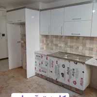 کابینت هایگلاس با کاور یخچال سفید