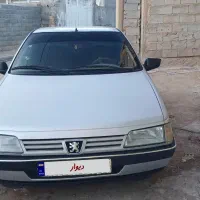 یک دستگاه خودرو ۴۰۵ نقره ای مدل ۹۰