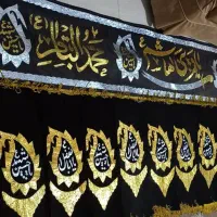 شال و کتیبه و پَر و شمشیر و کلاه علامت و علم محرم