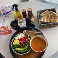 به یک اشپز وباریستا فوری نیازمندم