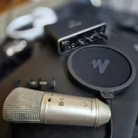 میکروفون و کارت صدا و پاپ فیلتر استودیویی بهرینگر