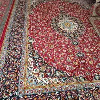 تعدادی فرش وپشتی وشاه نشین