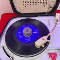 گرامافون آنتیک سالم(فوری)|کلکسیون اشیاء عتیقه|لنگرود, |دیوار