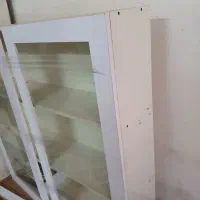 ۲ عدد ویترین کابینت شیشه‌ای دو درب سفید فروش فوری