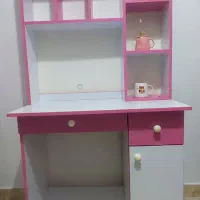 میز تحریر و کامپیوتر کاملا سالم و در حد نو