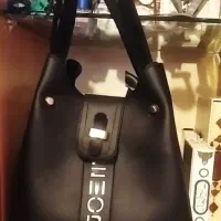 تعدادی مانتو وشال|لباس|الشتر, |دیوار