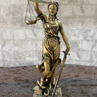 مجسمه عدالت